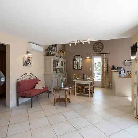 Ubassy Holiday home Grillon